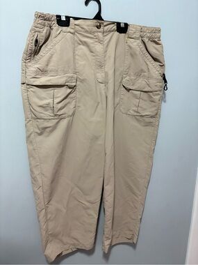 L.L Bean Tropical wear hiking Cargo Capri Pants - Beige